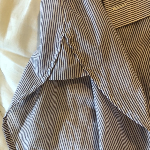 Coldwater Creek no iron light weight tunic. Periwinkle mini-pinstripe. - Picture 5 of 6